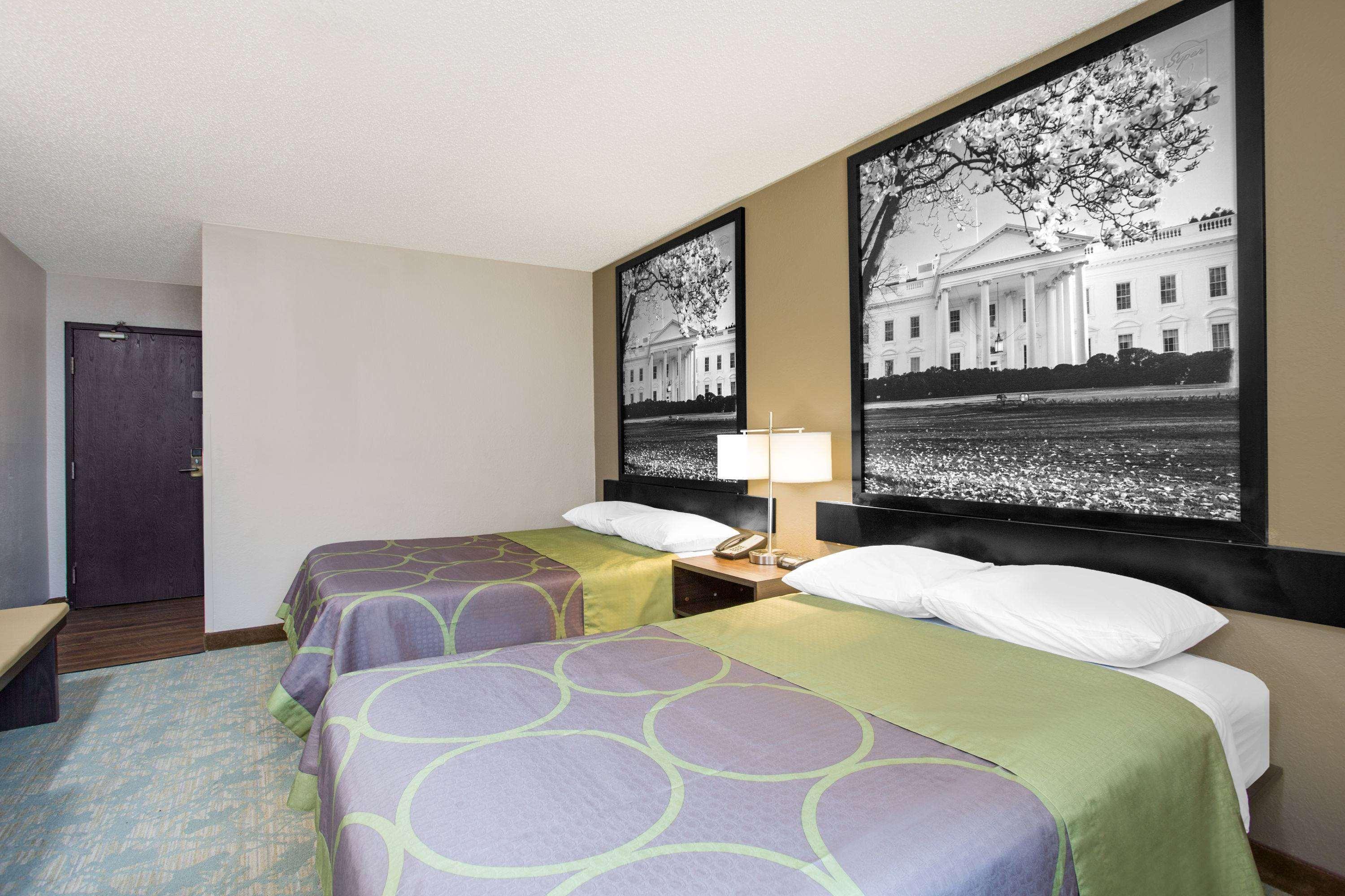 Motel Super 8 By Wyndham Waldorf Exteriér fotografie