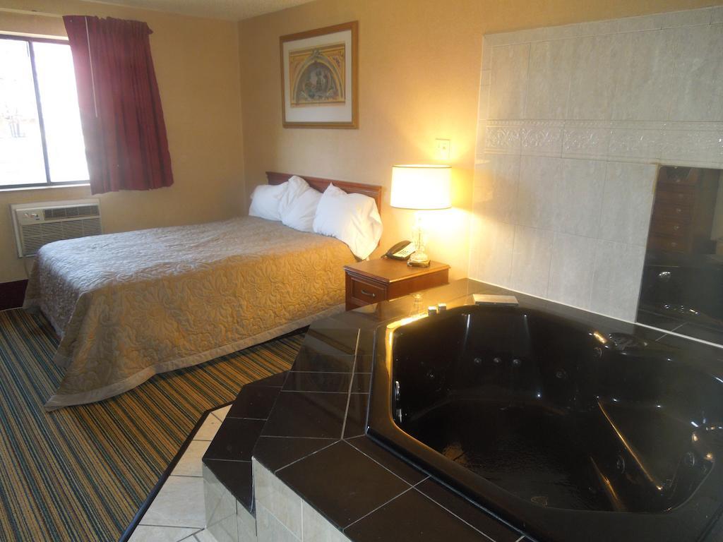 Motel Super 8 By Wyndham Waldorf Exteriér fotografie
